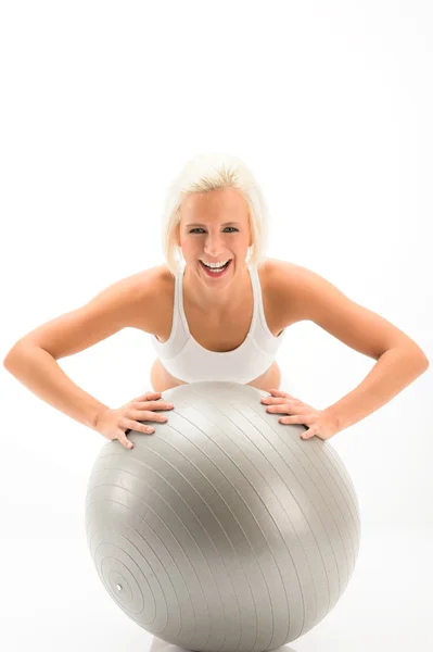 Ejercicio de pelota fitness mujer sobre fondo blanco — Foto de Stock