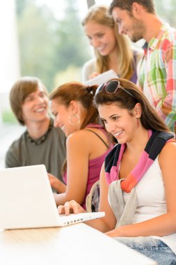 Kütüphane sınıfta öğrenme lise çalışma grubu