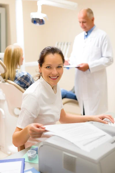 Dental assistant prepare patient personal document — Stock Photo, Image