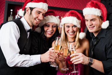 Noel partisi arkadaşlar tost şampanya bar