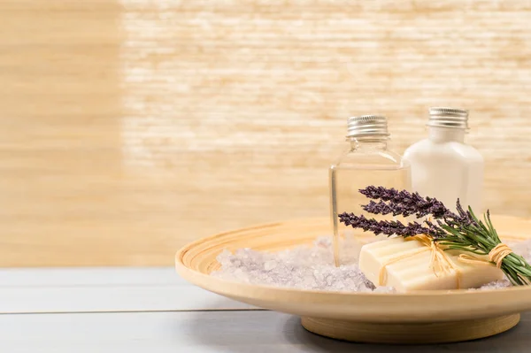 Naturliga spa produkter lavendel — Stockfoto