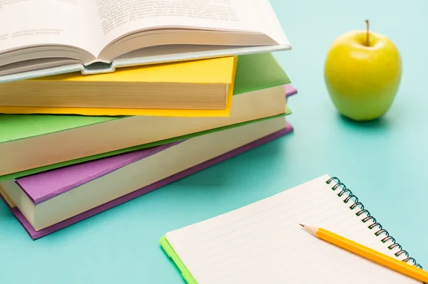 Pencil on notepad with school books apple — Stock Photo, Image