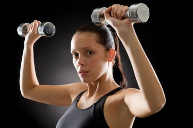 Fitness kadın genç sportif ağırlık egzersiz