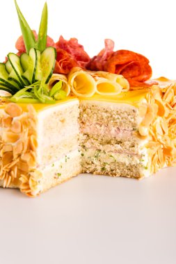 Bademli Kek pasta peynir salam ile ekmek