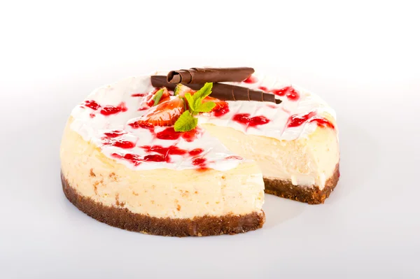 Cheesecake met verse aardbeien lekker dessert — Stockfoto
