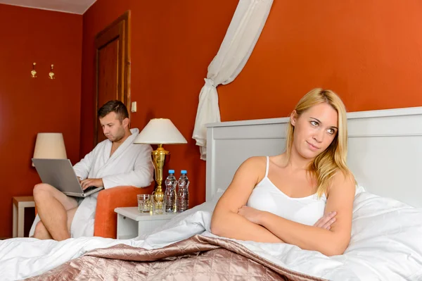 Upset girl sitting bed after fight boyfriend — Stock Photo, Image