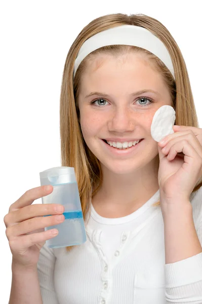 Menina sorrindo alegre removendo rosto maquiagem limpeza — Fotografia de Stock