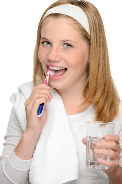 Feliz chica adolescente cepillarse los dientes cepillo dental — Foto de Stock