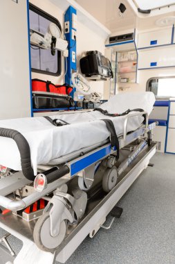 bir ambulans araba sedye iç görünüm