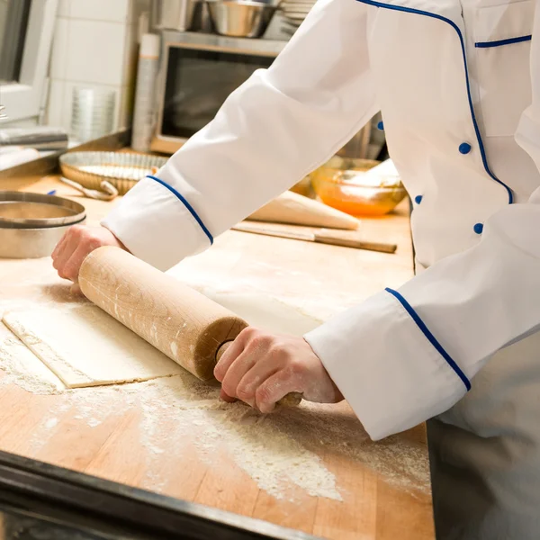 Cook rolling dough kitchen with rolling pin — Stock Photo, Image