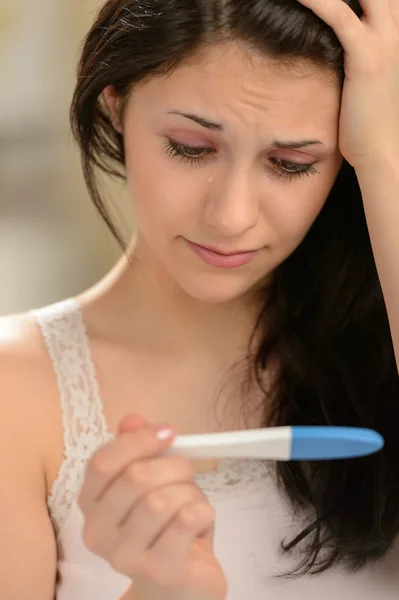 Distraught girl waiting for pregnancy test result — Stock Photo, Image