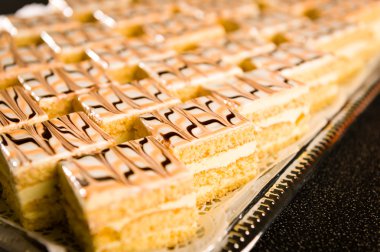 tepsi tatlım pasta parça sayısı