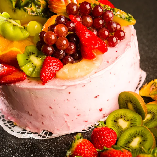 Фруктовый торт со сливками и фруктами Стоковая Картинка