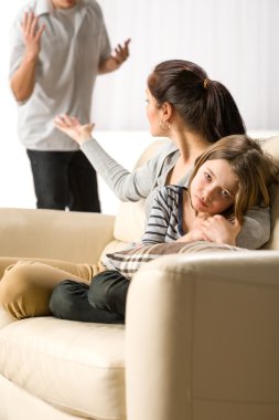 ebeveynlerin ayrılması ve kavgalar gelen kız acı