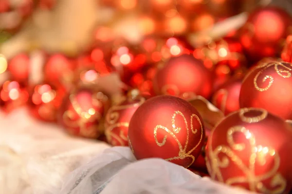 Pile de boules de Noël rouges — Photo