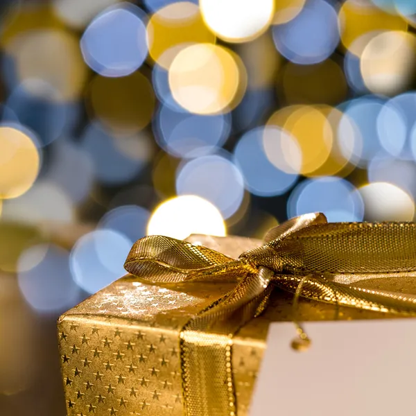 Regalo di Natale con etichetta luci scintillanti sfondo — Foto Stock