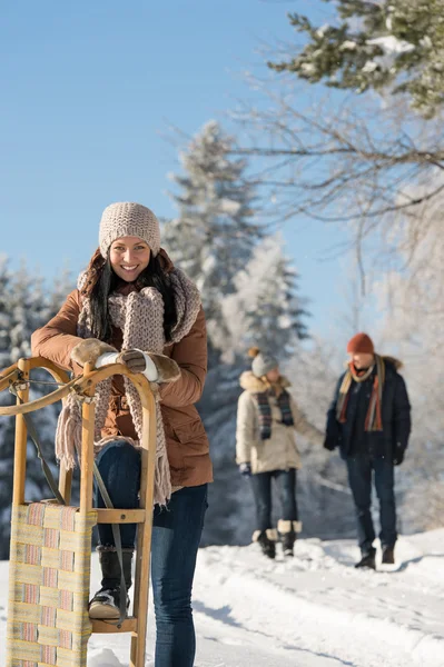 Sunny winter day people in snow countryside — Stock Photo, Image