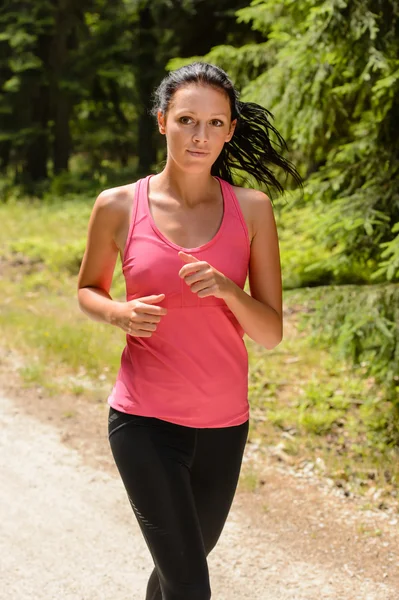 Vrouw joggen buiten op zonnige dag uitgevoerd — Stockfoto