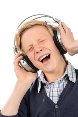 genç çocuk kulaklık müzik keyfini çıkarın