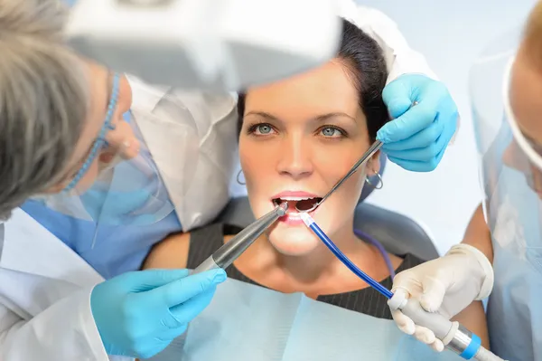 Dents saines patient au cabinet du dentiste — Photo