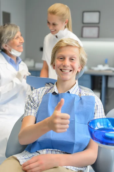 Adolescente polegar paciente na cirurgia dentária dentista Fotos De Bancos De Imagens Sem Royalties