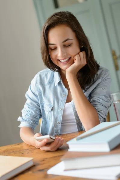 Girl looking at mobile phone — Stock Photo, Image