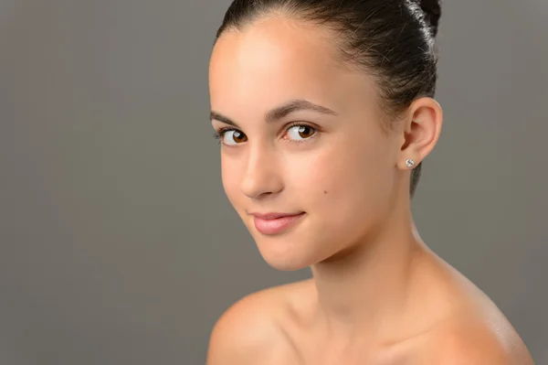 Teenage girl with pure skin — Stock Photo, Image