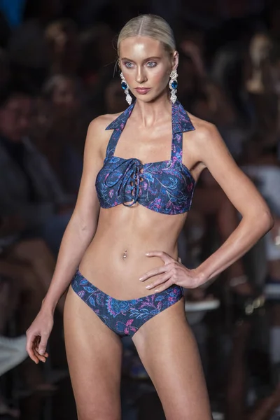 Model Walks Runway Marquesa Swimwear Fashion Show Art Hearts Fashion — стоковое фото
