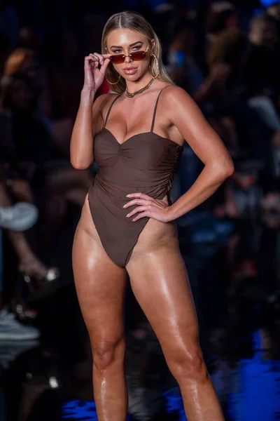 Model Walks Runway Matte Collection Swimwear Fashion Show Art Hearts — Photo