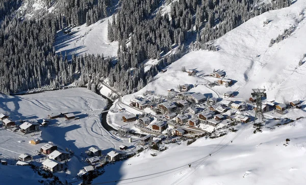 Village in a valley in Alps — Zdjęcie stockowe
