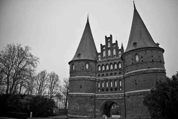 Городские ворота Холстентора в Любеке — стоковое фото