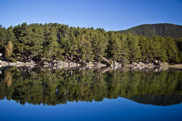 Lago Engolasters en los Pirineos, Andorra. — Foto de Stock