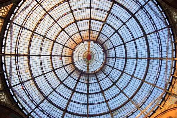 Glaskupol Galleria i Milano, Italien — Stockfoto