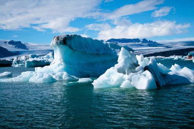 İzlanda 'da Jokulsarlon Buzul Gölü