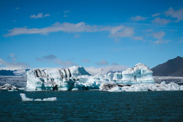 冰原上的冰川泻湖 — 图库照片