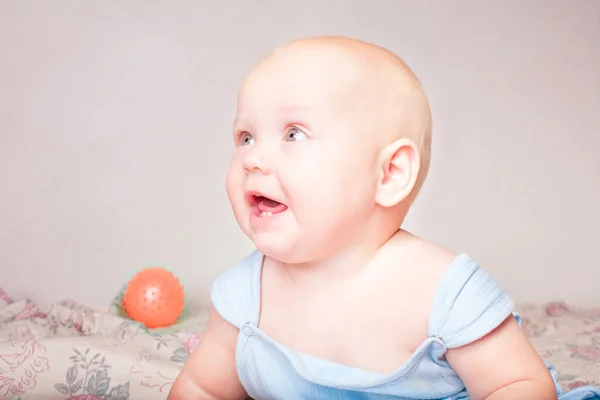 Porträt eines glücklichen Jungen — Stockfoto