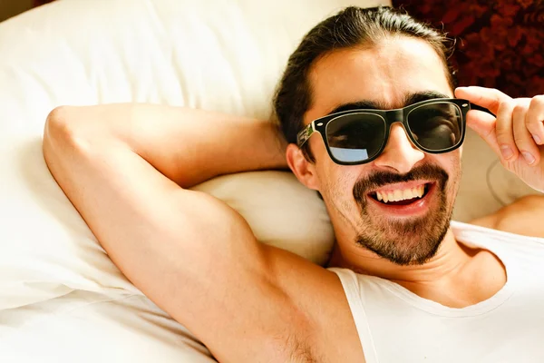 seksi erkek güneş gözlüğü