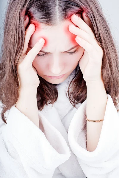 Menina com uma dor de cabeça — Fotografia de Stock
