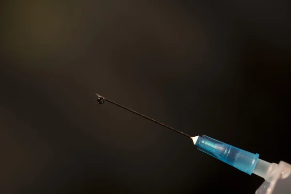 Kirurgi är nål droppe med medicin — Stockfoto