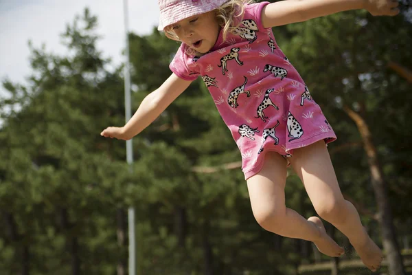 Girl is captured on camera while jumping — Stock Photo, Image