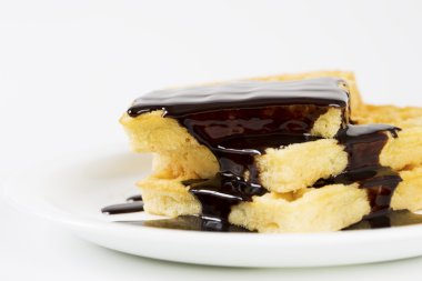 tarafından eritilmiş Bitter çikolata gofret döktü