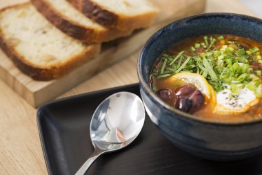 sıcak fasulye çorbası ile kase