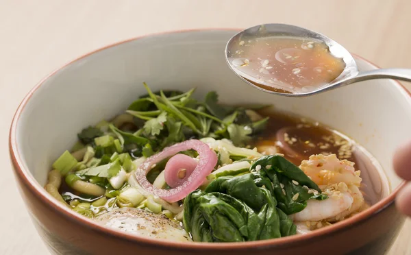 Bowl with broth, shrimp and fesh parsley — Stock Photo, Image