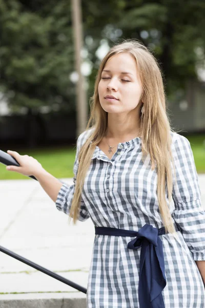 Woman in dress hold after stairs boundary — Stock Photo, Image