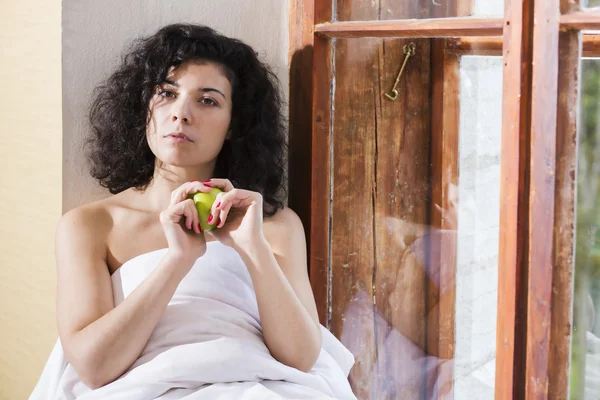 Woman hold green apple between soft arms — Stock Photo, Image