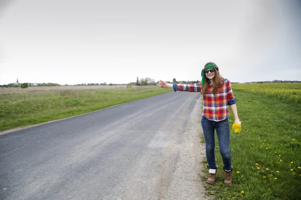 Woman vote on empty road with flowers — Stock Photo, Image