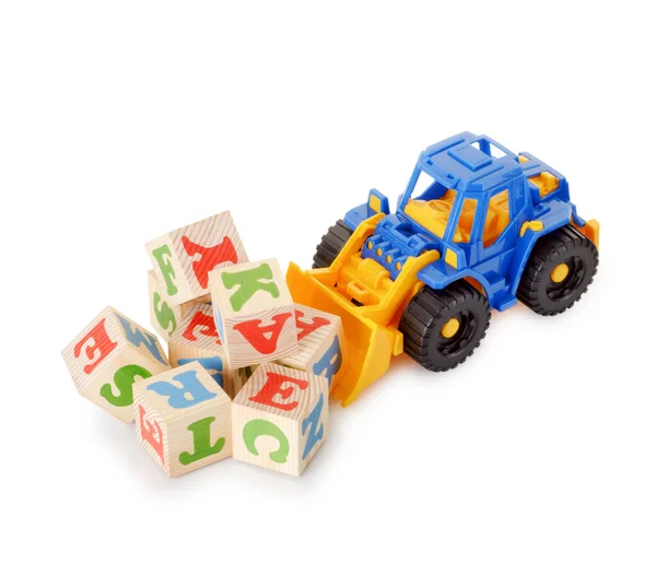 Trä alfabet block med en leksak traktor — Stockfoto
