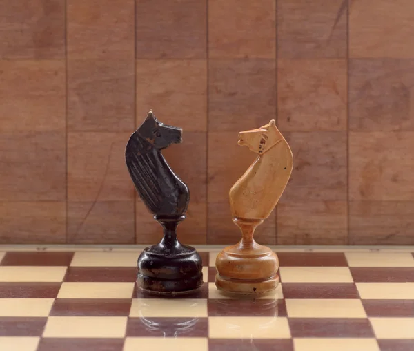 Dřevěné šachové figurky — Stock fotografie