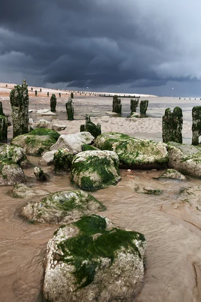 Plage bord de mer tempête côte — Photo