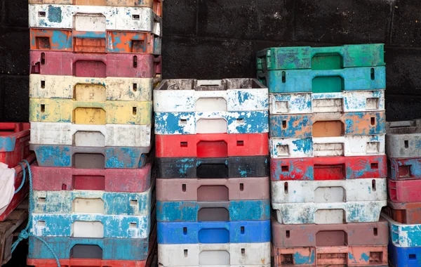 Рибні ящики пластикові коробки — стокове фото
